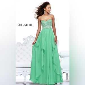 111 Sherri Hill Strapless Emerald Green Gown
